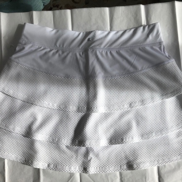 White Tiered Woven Golf/Tennis Skort - Picture 4 of 7